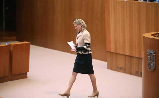 La consejera de Economía, Pilar del Olmo, durante el debate de totalidad del proyecto de presupuestos de la Comunidad. 