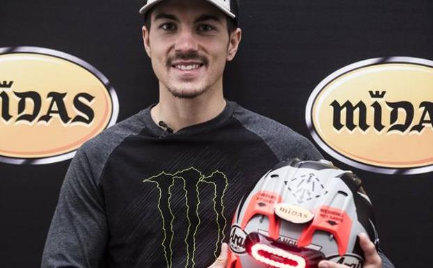 Maverick VIñales, con el dispositivo de Midas y Cosmo Connected. 