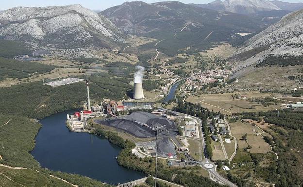 Iberdrola anuncia el cierre de la térmica de Velilla y Lada y 'entierra' la línea de alta tensión