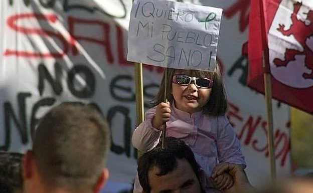 Protesta en Cistierna en 2007 contra la Sama-Velilla