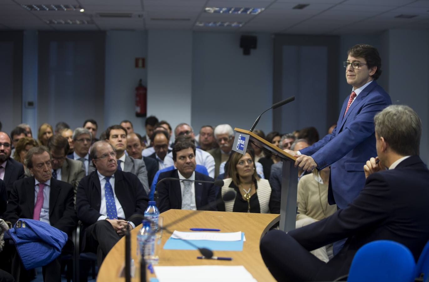 En el encuentro mantenido en la sede autonómica del PP con los líderes de la formación en las nueve provincias y los cargos electos, entre los que se contaba el presidente de la Junta, Juan Vicente Herrera, con buena parte de su equipo, Mañueco ha refrendado el respaldo de los 'populares' castellanos y leoneses al PP de Cataluña