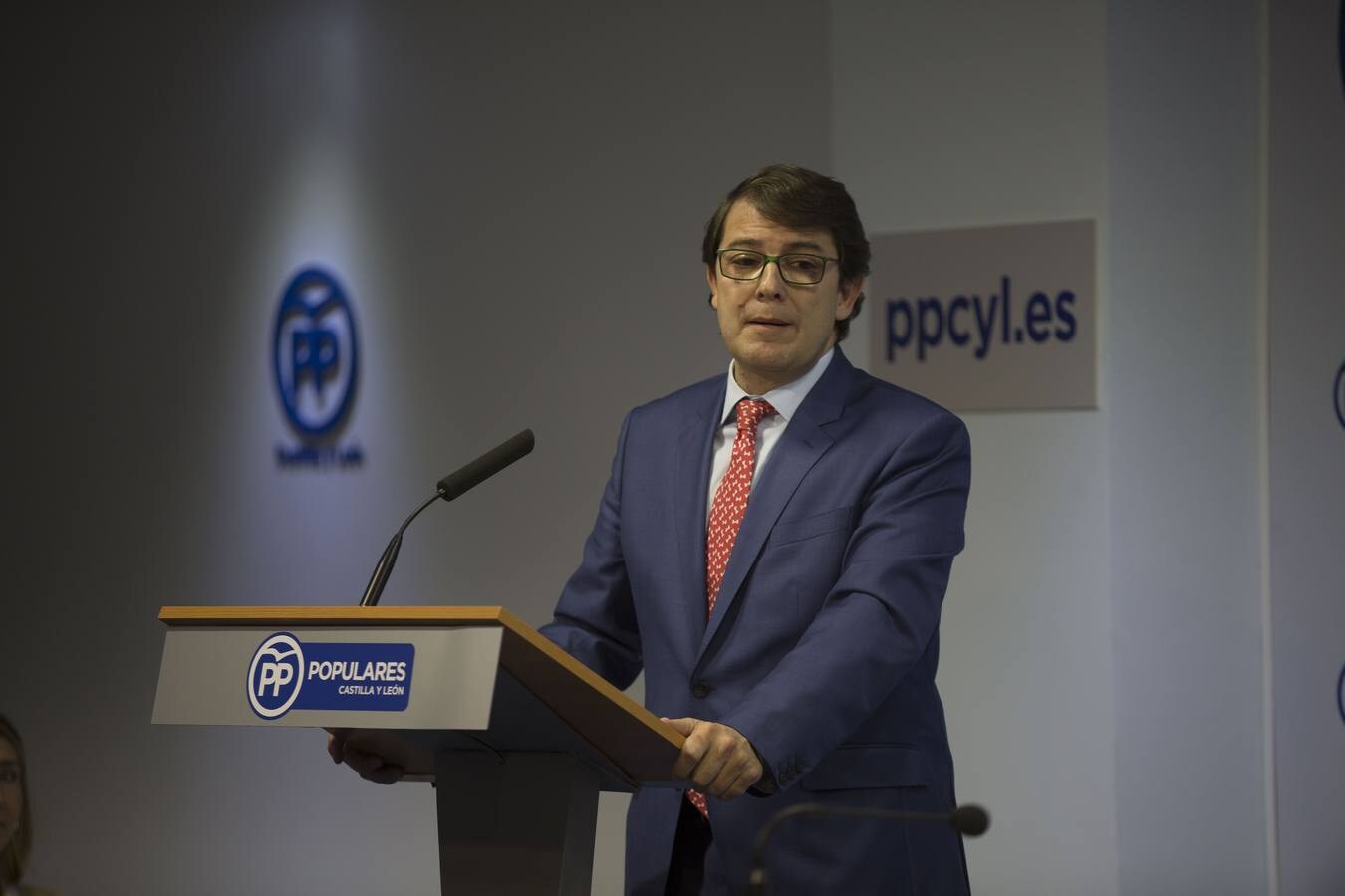 En el encuentro mantenido en la sede autonómica del PP con los líderes de la formación en las nueve provincias y los cargos electos, entre los que se contaba el presidente de la Junta, Juan Vicente Herrera, con buena parte de su equipo, Mañueco ha refrendado el respaldo de los 'populares' castellanos y leoneses al PP de Cataluña