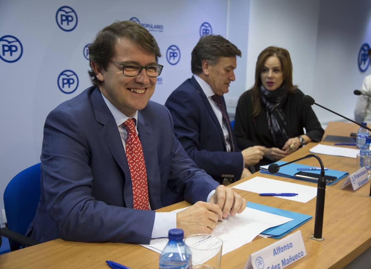 En el encuentro mantenido en la sede autonómica del PP con los líderes de la formación en las nueve provincias y los cargos electos, entre los que se contaba el presidente de la Junta, Juan Vicente Herrera, con buena parte de su equipo, Mañueco ha refrendado el respaldo de los 'populares' castellanos y leoneses al PP de Cataluña