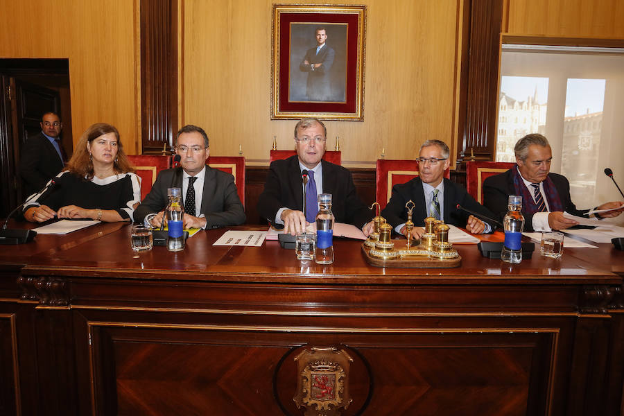 Pleno extraordinario en el Ayuntamiento de León