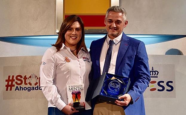 Dos socorristas leoneses, en el COE