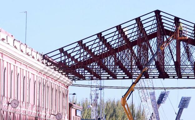 Retirada de la marquesina de la estación.