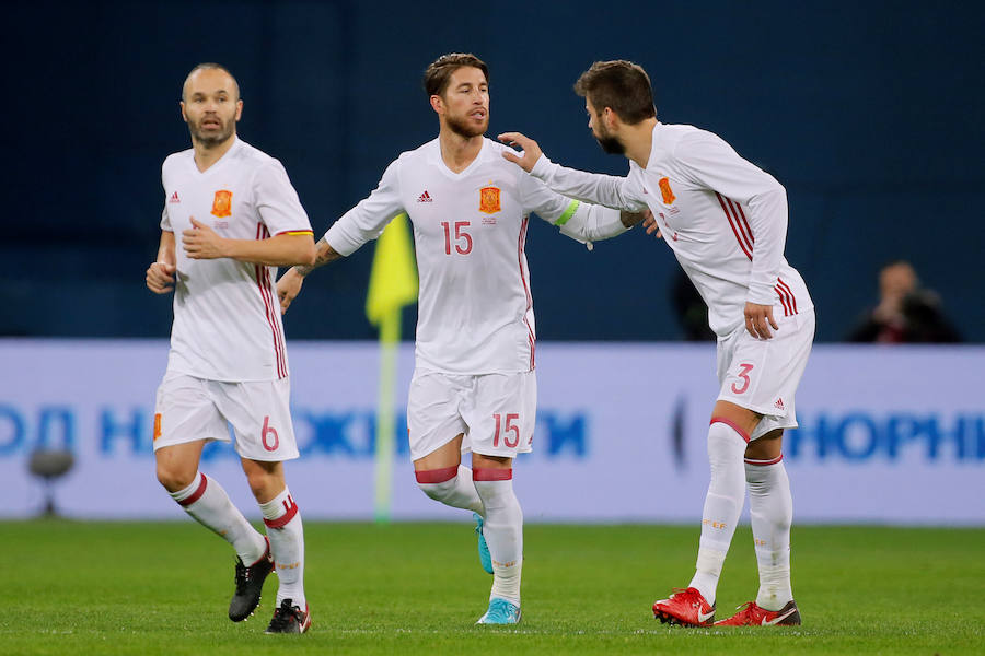 La selección española empató ante Rusia (3-3) en el amistoso disputado en la ciudad de San Petersburgo. Jordi Alba abrió la lata de cabeza y Sergio Ramos anotó dos polémicas penas máximas para los de Lopetegui. Aleksey Miranchuk y Smolov, en dos ocasiones, dieron el empate a los locales.