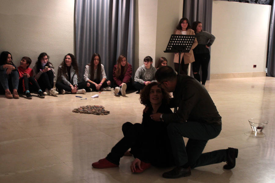 Performance contra la violencia de género