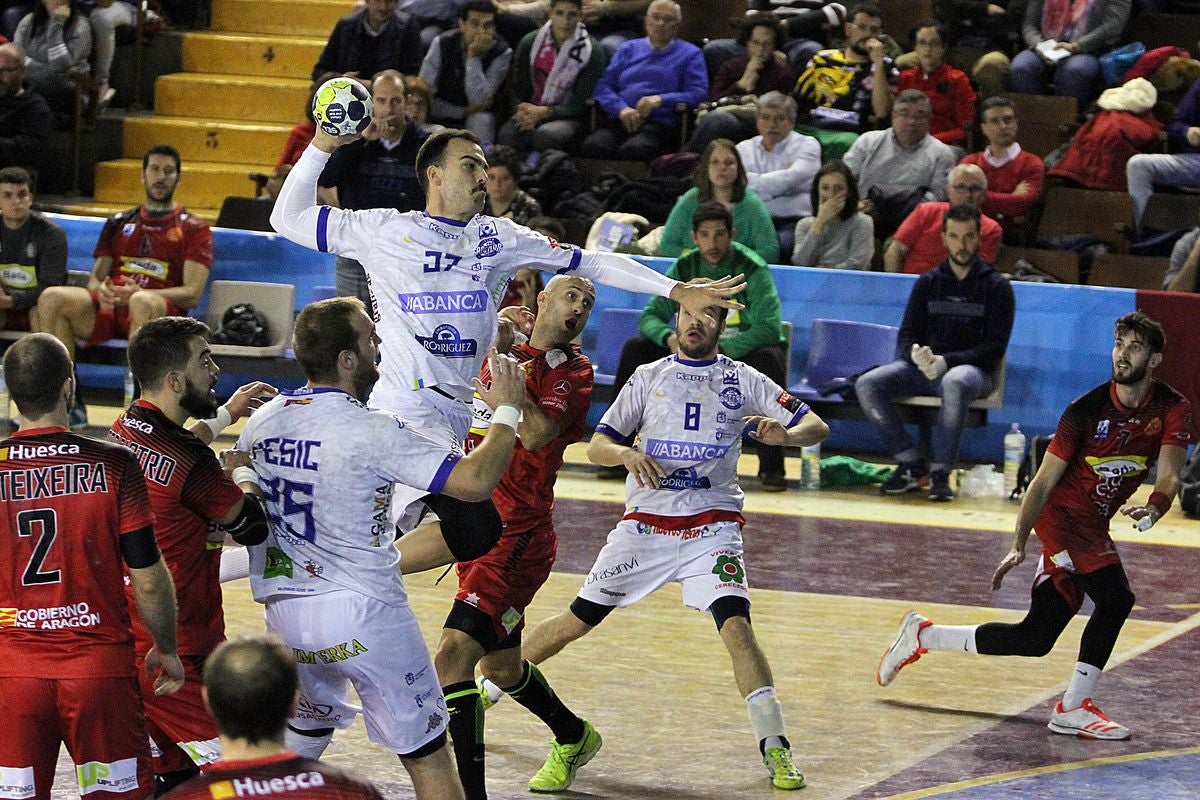 Abanca Ademar 27 – 27 Bada Huesca