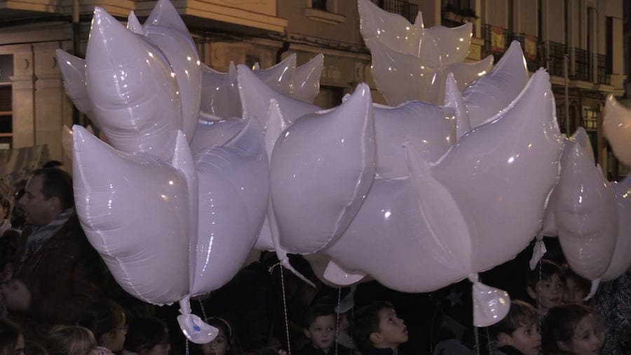 Palomas blancas en el cielo leonés