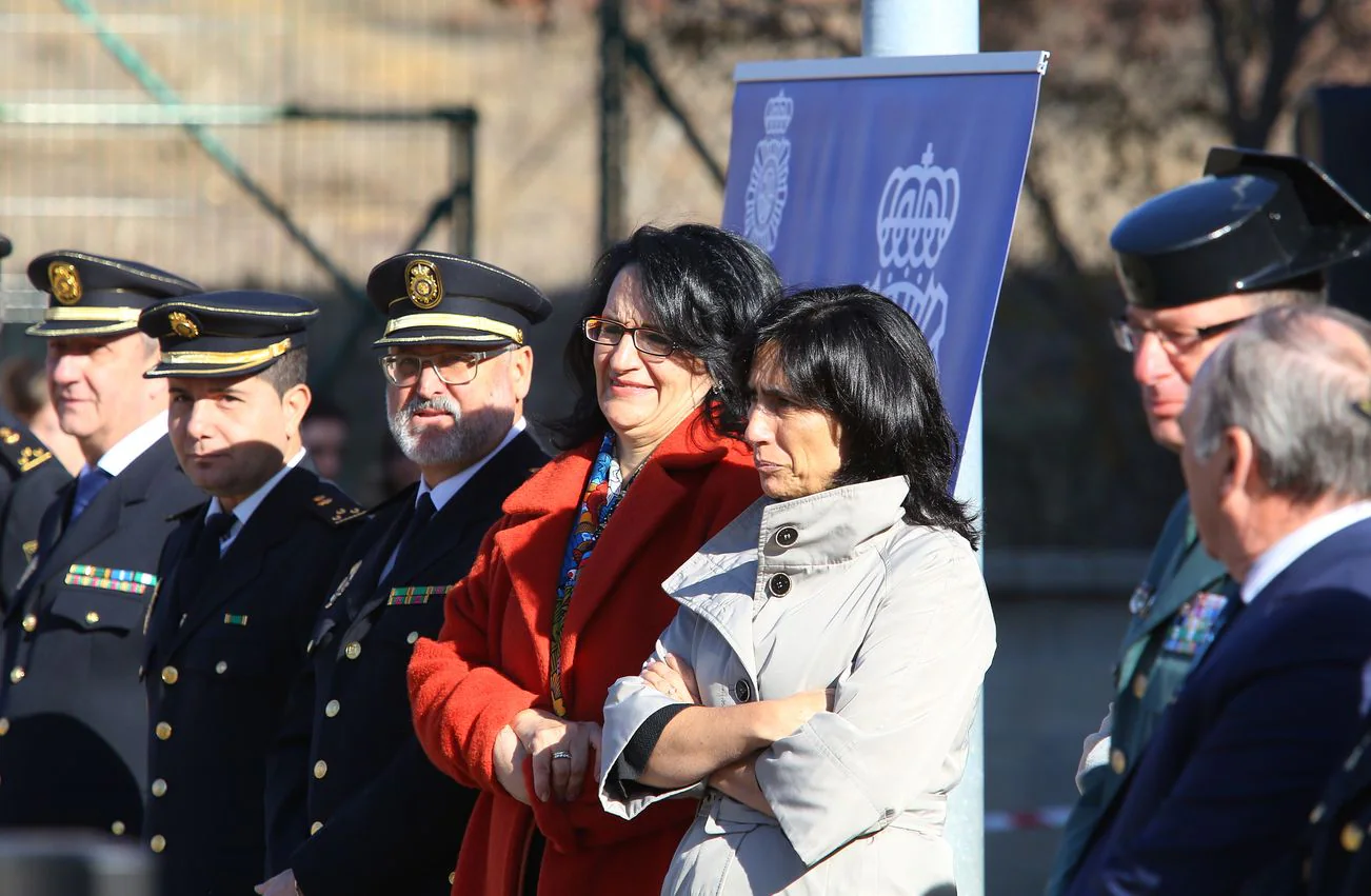 Exhibición de las Fuerzas y Cuerpos de seguridad del Estado en el IES Álvaro Yáñez de Bembibre, durante la presentación del plan director para la convivencia y mejora de la seguridad en los centros educativos y sus entornos