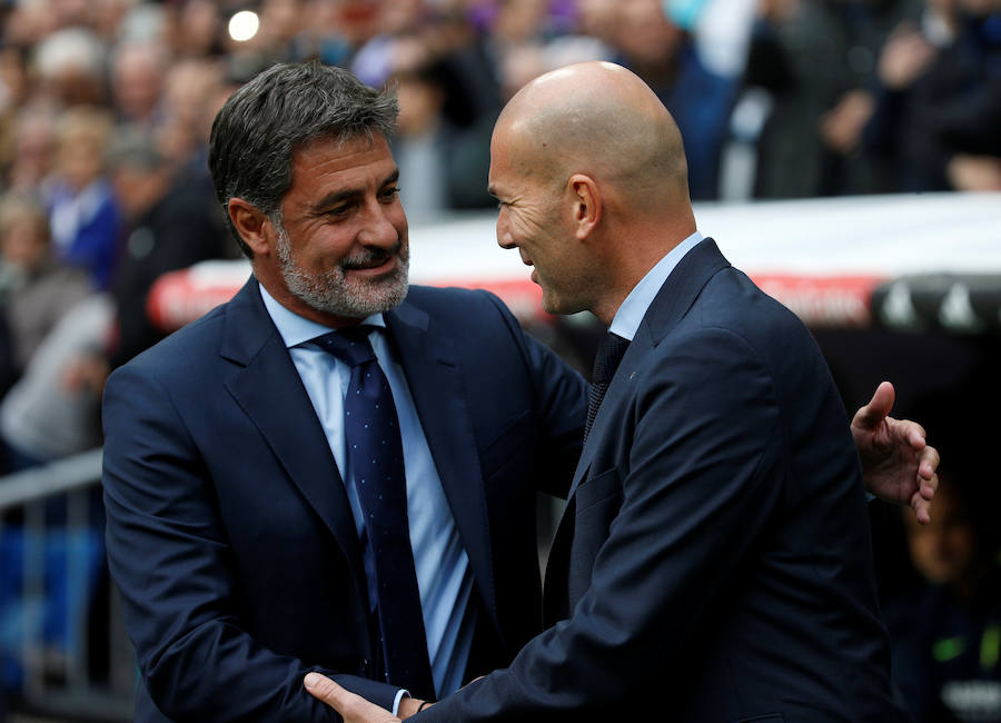 El Real Madrid venció al Málaga 3-2 en el Santiago Bernabéu. Un partido loco donde Benzema abrió la lata y Casemiro volvió a poner ventaja tras el empate de Rolan. El 'Chory' Castro volvió a poner las tablas tras un error de Kiko Casilla y Cristiano, que vio como Roberto paraba su penalti, anotaba a placer en el rechace para dar la victoria a los blancos. 