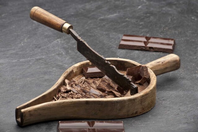 Antiguos utensilios para elaboror las tabletas de chocolate 