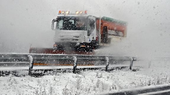 Una decena de puertos leoneses requieren el uso de cadenas para circular debido a las nevadas