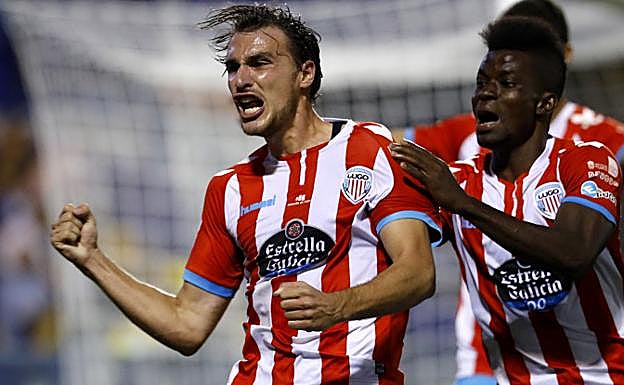 Ignasi Miquel celebra un gol con el Lugo.