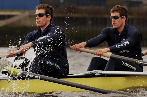 Como remeros olímpicos que son, participaron en la tradicional regata Oxford-Cambridge en 2010. 