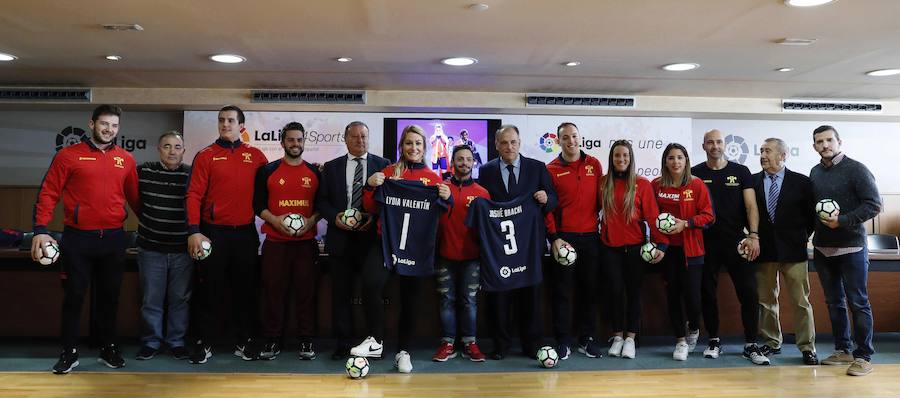 Recibimiento a Lydia Valentín y el equipo de halterofilia en la sede de La Liga