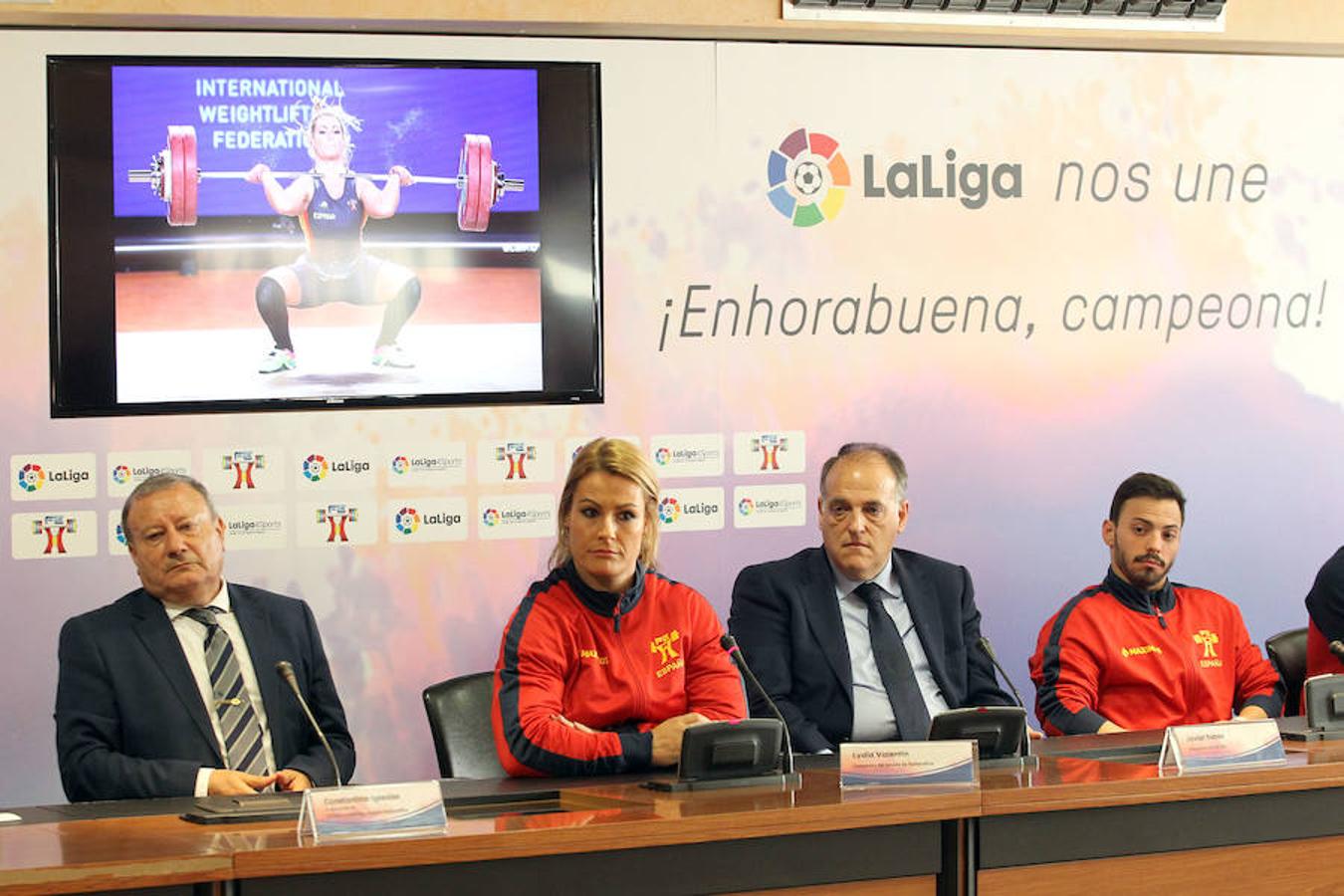 Recibimiento a Lydia Valentín y el equipo de halterofilia en la sede de La Liga