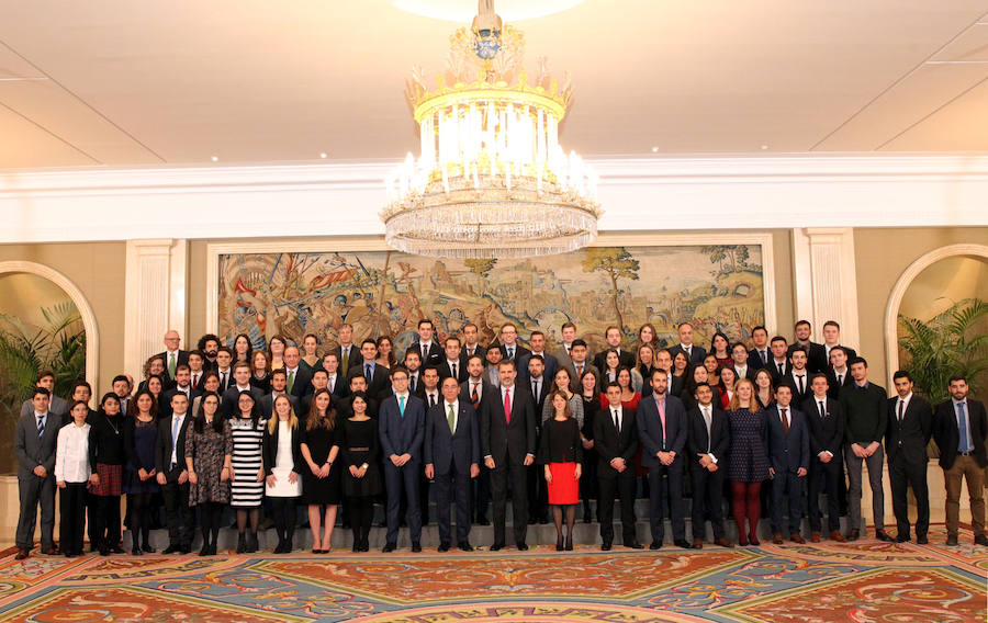 El Rey Felipe VI recibe a los ganadores de las Becas Iberdrola