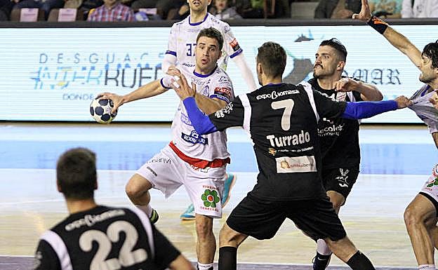 Galería. Rodrigo disputó sus minutos en el extremo izquierdo.