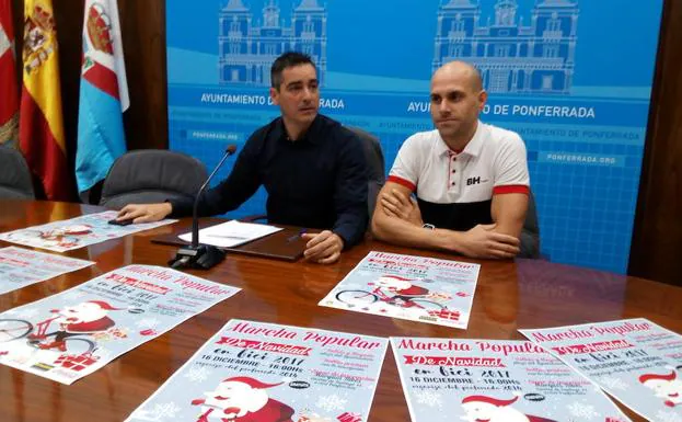 El edil de Deportes, Roberto Mendo, junto al representante del club Ponferrada 2014, en la presentación de la prueba.