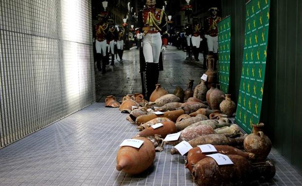 Fotografía facilitada por la Guardia Civil de algunas de las 42 piezas arqueológicas romanas. 