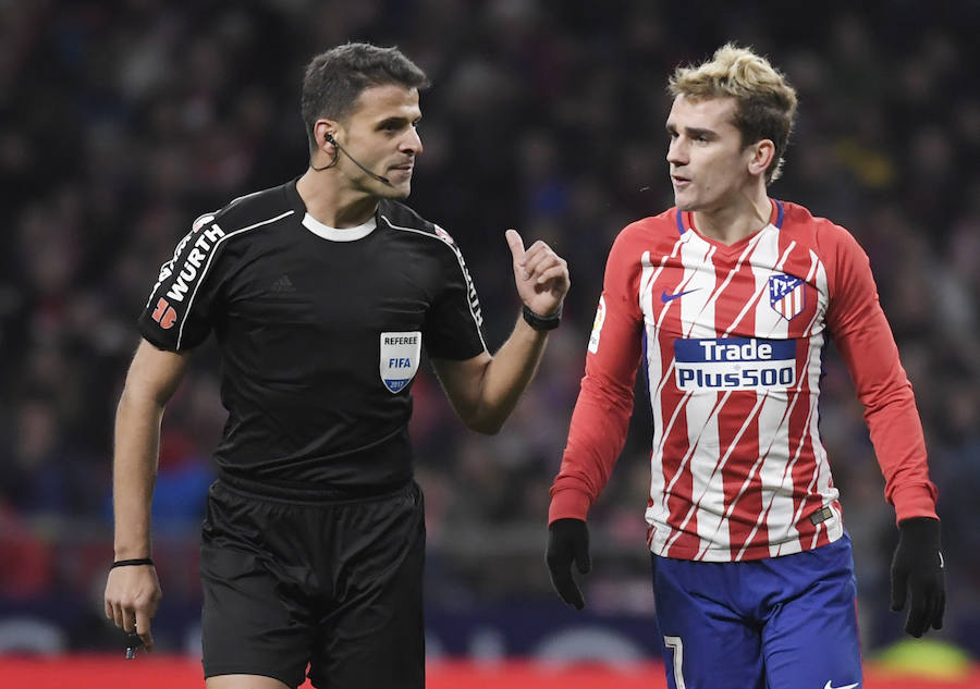 Un gol de Fernando Torres, que partió de suplente, a falta de 20 minutos para el final, dio la victoria al Atlético ante el Alavés en la jornada 16 de Liga.