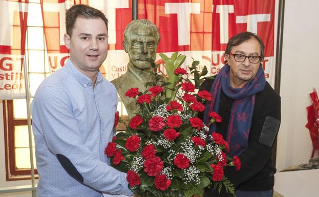 Cendón junto a Reguero, en el homenaje a Pablo Iglesias.