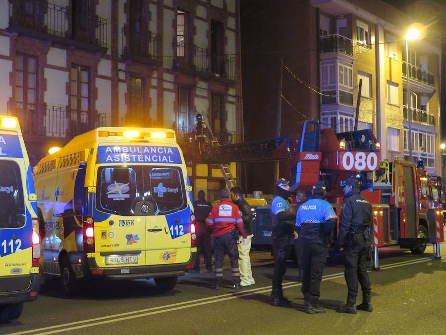 En el lugar se han vivido momentos de pánico ante el temor de algunos vecinos a que hubiera víctimas | Bomberos y Policía han desalojado todas las viviendas