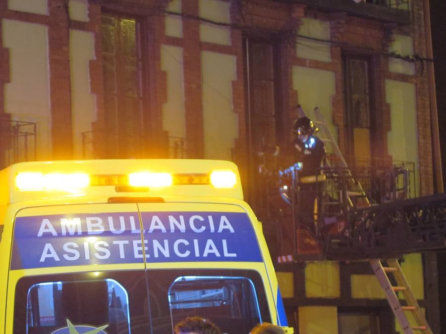 En el lugar se han vivido momentos de pánico ante el temor de algunos vecinos a que hubiera víctimas | Bomberos y Policía han desalojado todas las viviendas