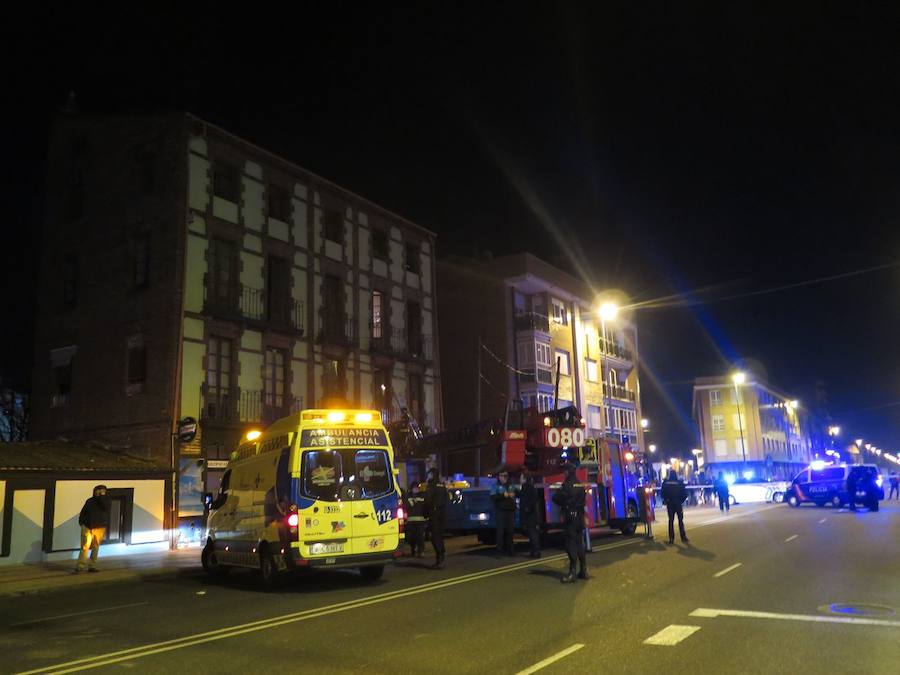 En el lugar se han vivido momentos de pánico ante el temor de algunos vecinos a que hubiera víctimas | Bomberos y Policía han desalojado todas las viviendas