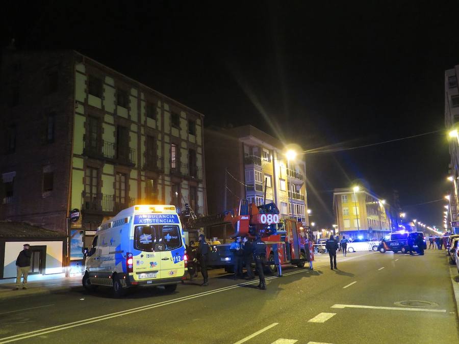 En el lugar se han vivido momentos de pánico ante el temor de algunos vecinos a que hubiera víctimas | Bomberos y Policía han desalojado todas las viviendas