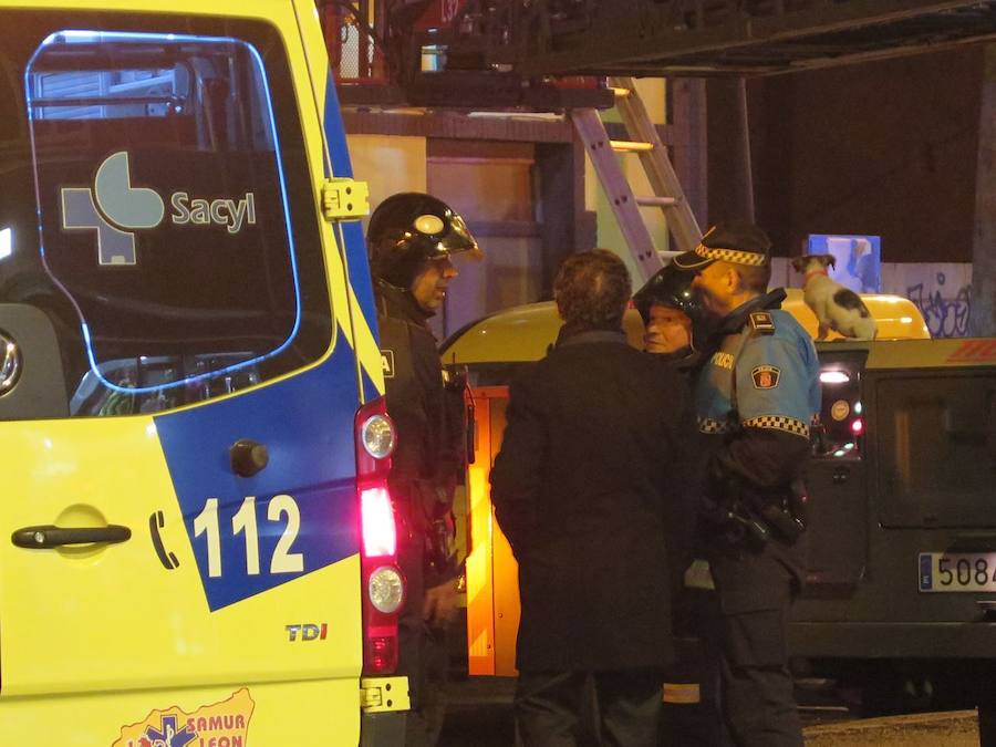 En el lugar se han vivido momentos de pánico ante el temor de algunos vecinos a que hubiera víctimas | Bomberos y Policía han desalojado todas las viviendas