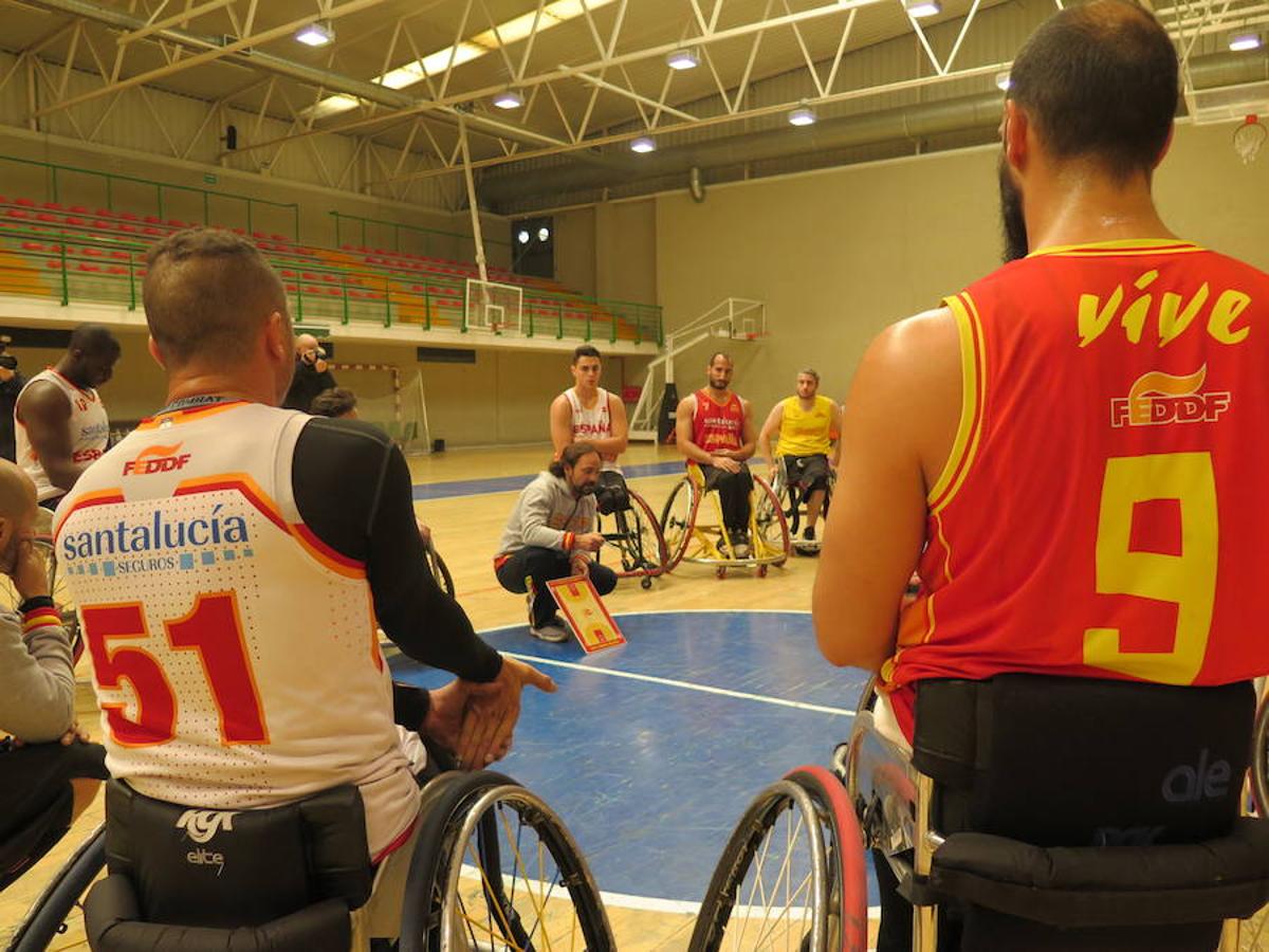 La selección española de basket en silla de ruedas se entrena en León