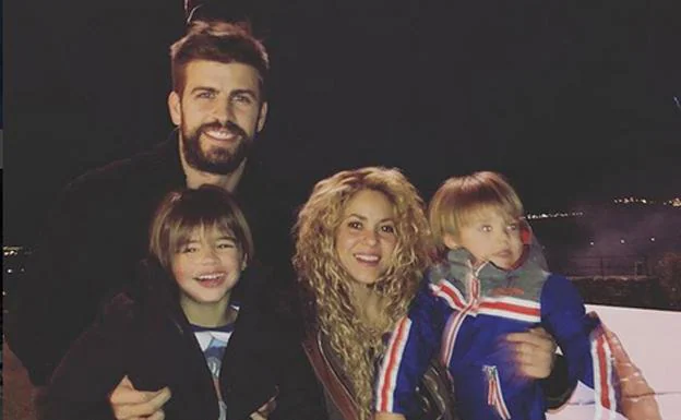 Piqué con Shakira y sus hijos Milan y Sasha. 