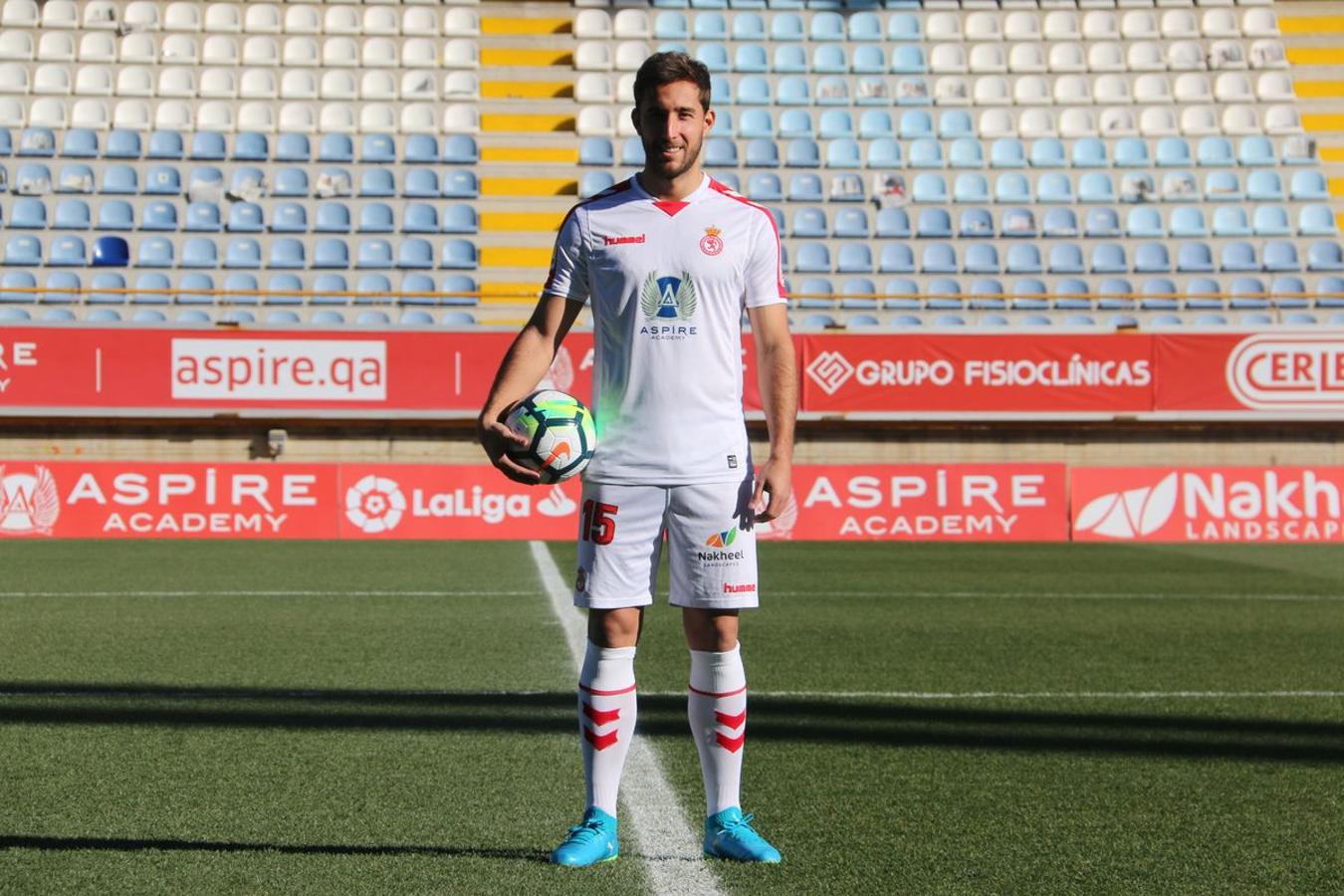 Ángel García luce blanco culturalista