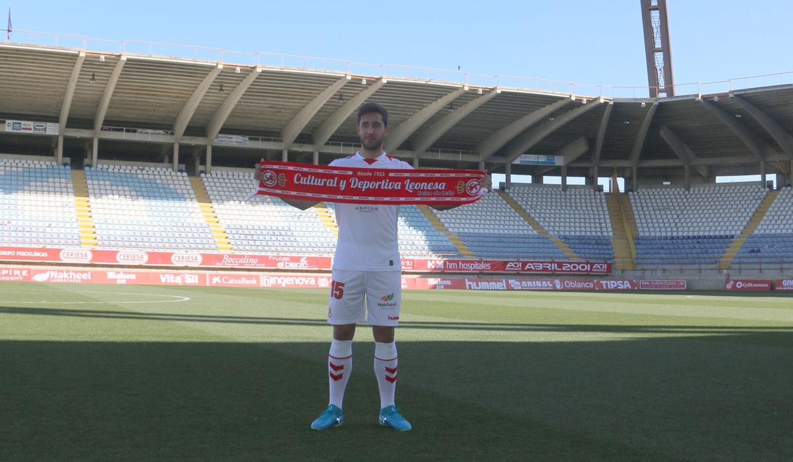 Ángel García luce blanco culturalista