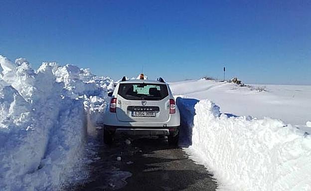 Estado de la carretera que une Fuentesauco a Membibre, en Segovia.