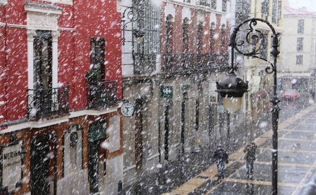 El Ayuntamiento recomienda extremar la precaución ante la alerta naranja de nevada en León