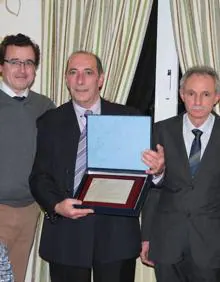 Imagen secundaria 2 - Juan Carlos López Mendaña recoge el premio a mejor &#039;Empresario del Año 2017&#039; de la Asociación de Empresarios del Órbigo