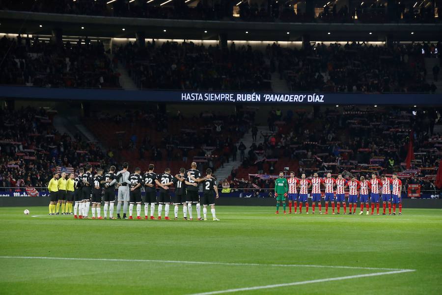 El Atlético se adelantó por mediación de Diego Costa, pero un autogol de Moyá y otro tanto de Correa dieron la victoria al equipo de Montella en la ida de cuartos de Copa del Rey.