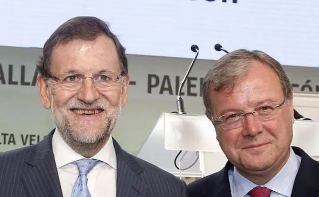 Rajoy y Antonioi Silván, durante la inauguración del AVE a León.