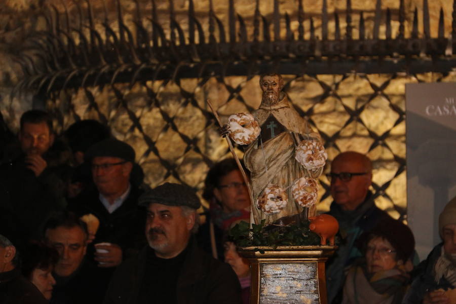 Tradicional hoguera de San Antón