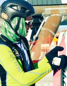 Imagen secundaria 2 - En la imagen superior, varios de los deportistas de Castilla y León. Abajo la cántabra Gariela Sánchez (en el centro) y el leonés Manuel Merillas, campeones en cronoescalada. 