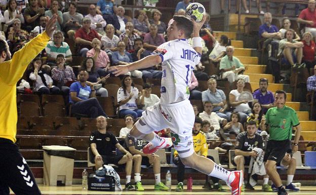 Jaime Fernández, en un partido con el Abanca Ademar.