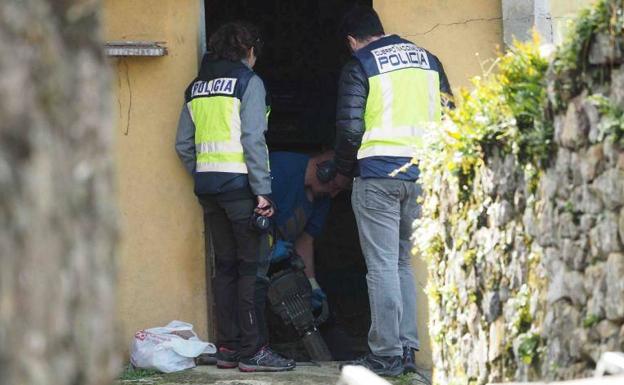 Imagen de los trabajos realizados por la Policía en Berbes.