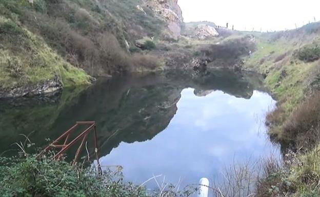 Pozo donde supuestamente el portugués habría arrojado dos vehículos.