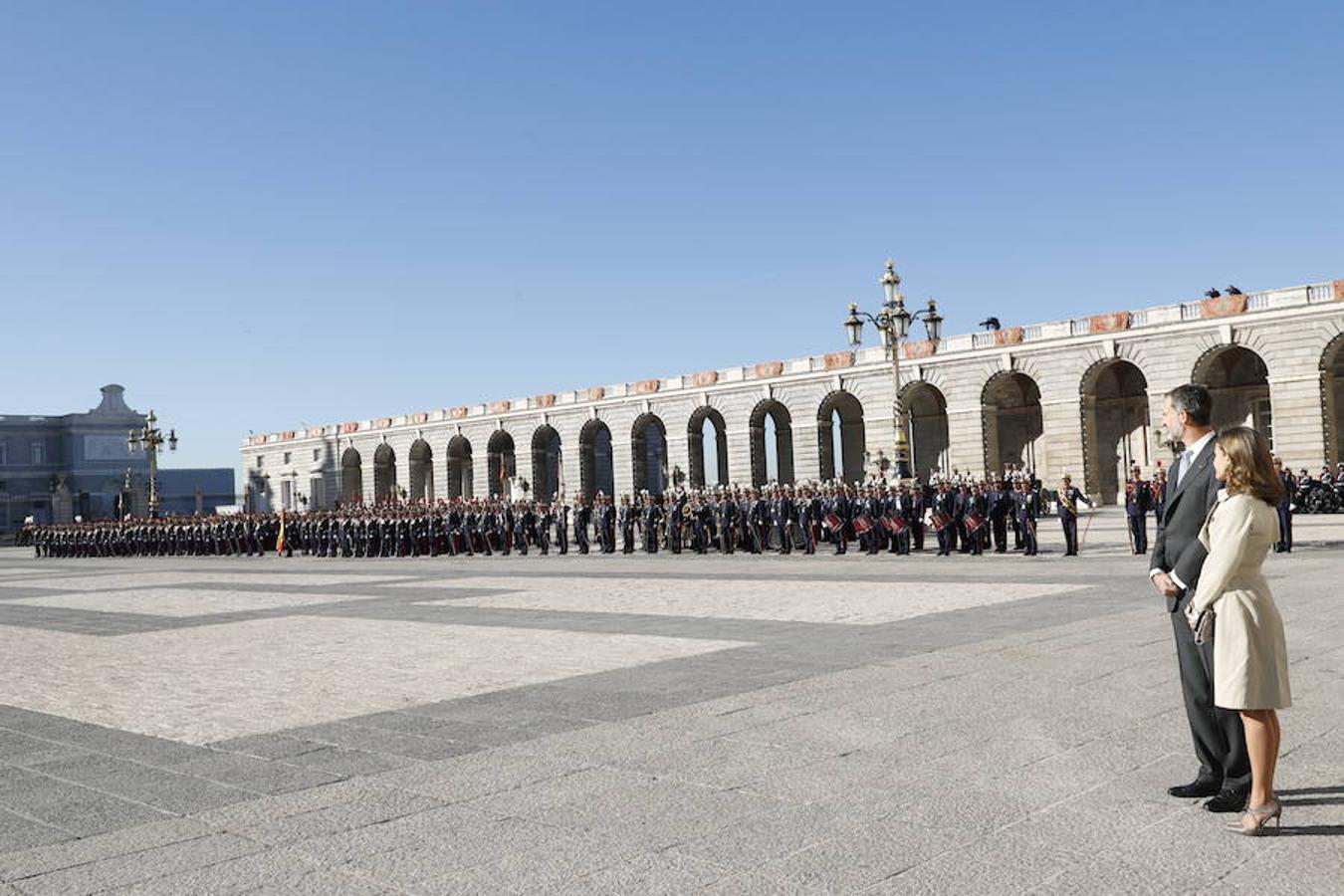 Después de que la actividad de Felipe VI se viera mermada en 2016 por la falta de Gobierno, el Rey cerró otro año atípico, esta vez como consecuencia de la situación política de Cataluña, la comunidad autónoma que visitó en más ocasiones durante 2017. En el plano internacional, su actividad se incrementó con dos visitas de Estado (Reino Unido y Japón) y viajes a Arabia Saudí, Jordania, Kazajistán, Estrasburgo (Francia).