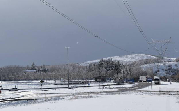 Nieve y camiones en Aguilar de Campoo. 