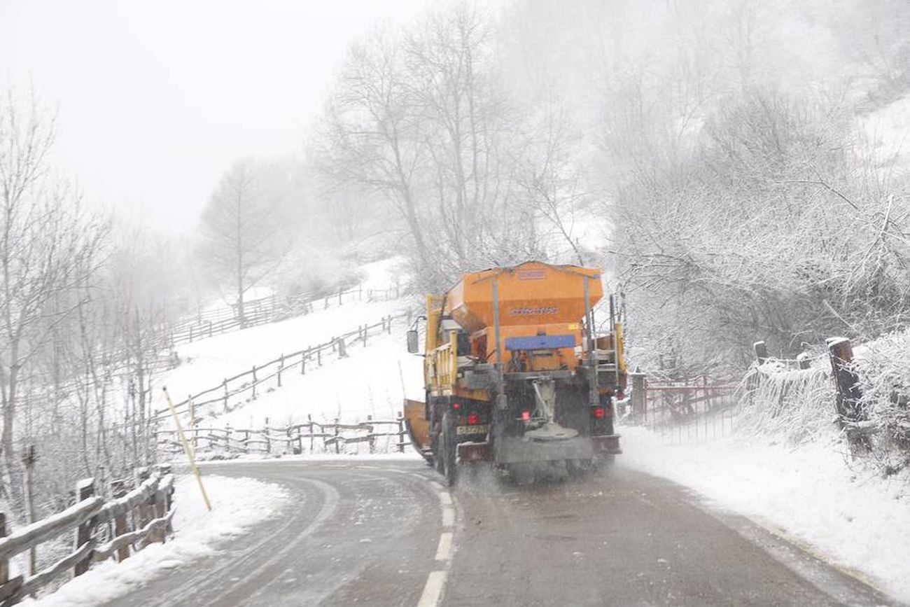 La nieve llega a la zona norte de la provincia de León. El temporal se mantendrá a lo largo de las próximas horas
